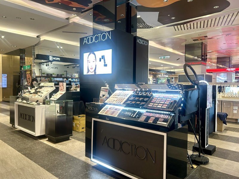 Addiction to Exit Taiwan After Closing Last Physical Counter