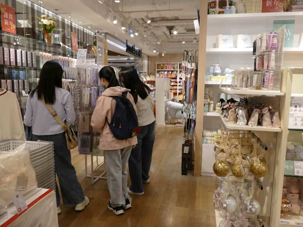 Hong Kong Cosmetics Retail Sales Rise 16.4% in February