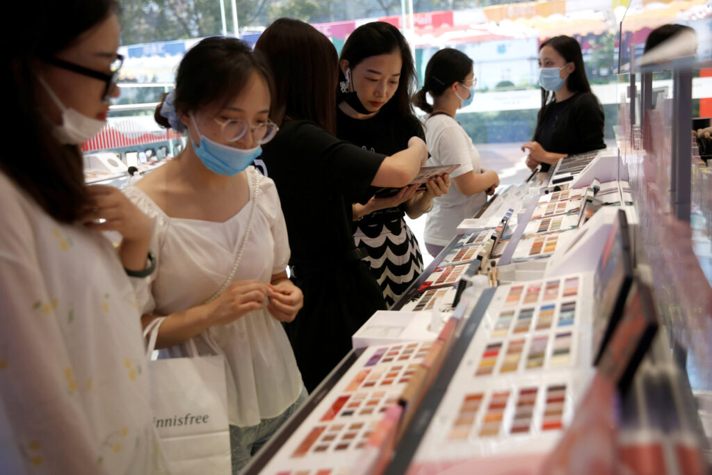 China’s Cosmetics Trade Tops $24.8 Billion in 2025